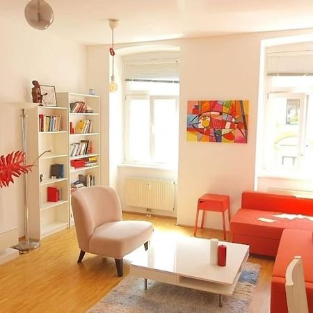 Your Sunny Home Away From Home Вена Экстерьер фото
